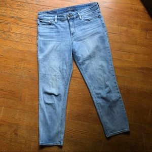 Lucky Brand Sweet Crop Jeans Size Light Wash 10/30 in great condition.